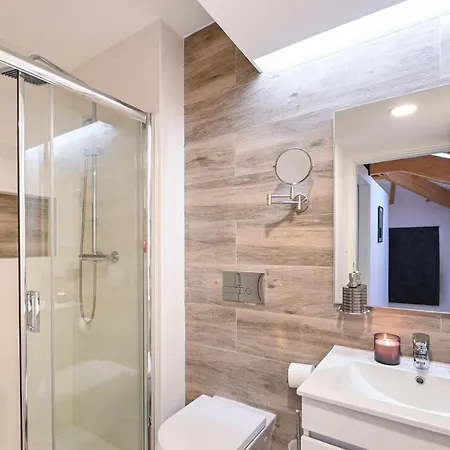 Travessa House C3 Center - By Guest Apartment